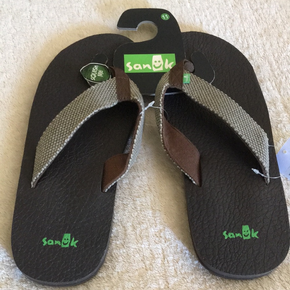 SANUK MENS SANDALS.